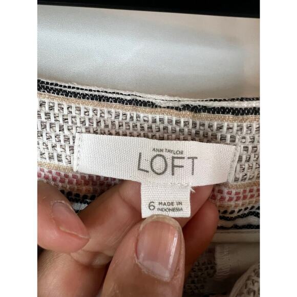 Ann Taylor Loft Rivera Shorts Size 6 Tan Stripe - Picture 2 of 5